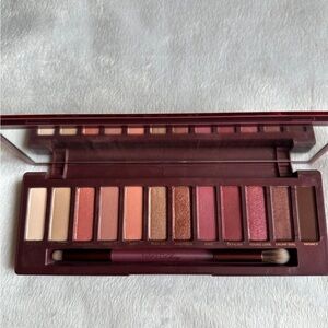 Urban Decay Naked Cherry Eyeshadow Palette - Cherry Tones
